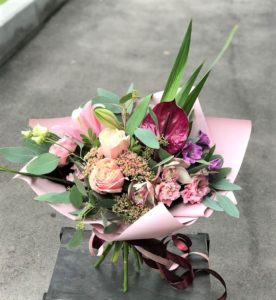 Buchet crini, orhidee, lisianthus, floare de orez, anthurium